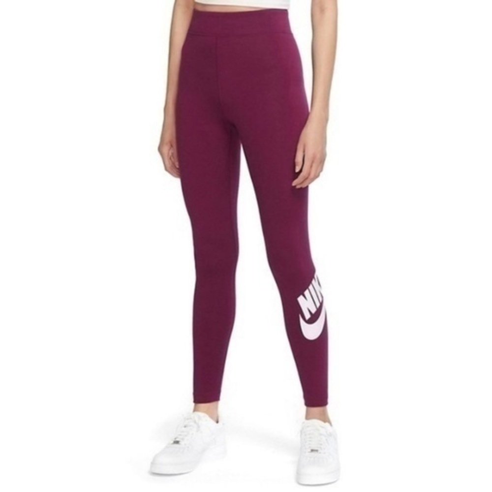NWT. NIKE High-Waisted Leggings